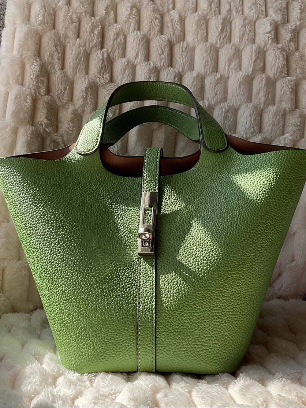 Green pebbled Leather Top-Handle handbag. Silver Hardware.